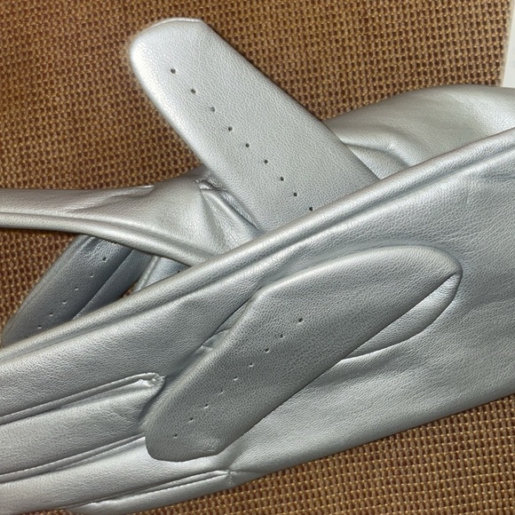 Silver Urban Outfitters Faux Leather Moto Glove Sleek gloves - Picture 9 of 9